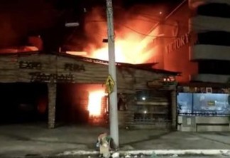 VEJA VÍDEO: Incêndio destrói feira de artesanato no bairro de Tambaú