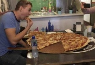 Restaurante paga R$ 2 mil para quem comer pizza gigante