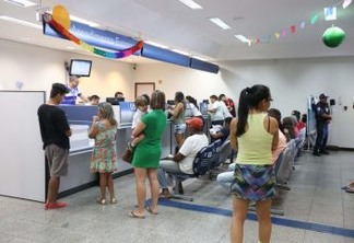 Brasilia - Com antecipação de saque do FGTS, agências da Caixa têm sábado movimentado (Valter Campanato/AgênciaBrasil)