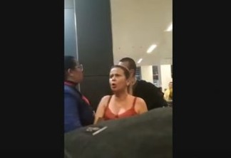 VEJA VÍDEO: Casal enfurecido agride e ameaça funcionários de companhia aérea