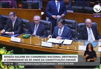 ASSISTA: Temer e Bolsonaro participam de solenidade no Congresso Nacional