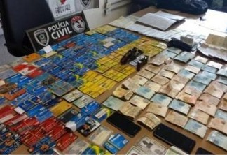 Suspeito de ‘agiotagem’ é preso com R$ 56 mil e 138 cartões, em João Pessoa