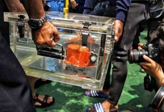 Morre mergulhador que buscava caixa-preta de avião que caiu na Indonésia