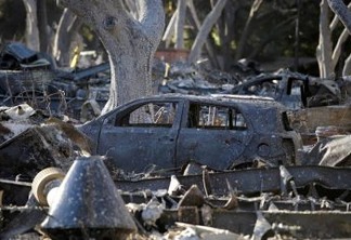 MAN26. WESTLAKE VILLAGE (ESTADOS UNIDOS), 12/11/2018.- Vista de los estragos hoy, lunes 12 de noviembre de 2018, después del incendio de Woosley, en Westlake Village, California (EE. UU.). Los incendios en California, alimentados por condiciones muy secas y los vientos cálidos y fuertes de Santa Ana, han destruido cientos de hogares y han causado decenas de muertes y quemó más de 300,000 acres. EFE/ Mike Nelson