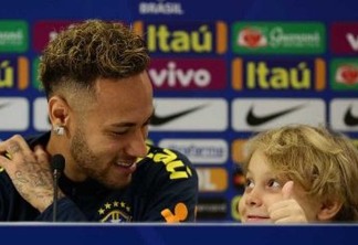 Ao lado do filho, Neymar fala de 'fake news' e pede cautela