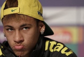 Neymar fala durante a coletiva na Argentina, 06 de Julho de 2011. MOWA PRESS