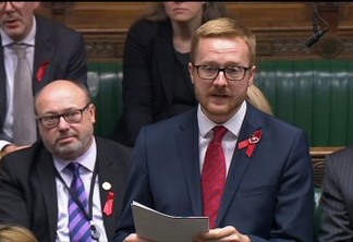Parlamentar revela que tem HIV durante discurso na Câmara