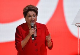 A presidenta Dilma Rousseff e o ex-presidente Lula durante Convenção Nacional do PT no Centro de Eventos Brasil 21, em Brasília (Fabio Rodrigues Pozzebom/Agência Brasil)