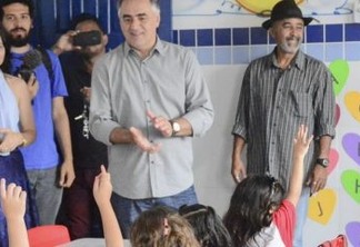 Luciano Cartaxo anuncia pagamento do 14º salário dos professores