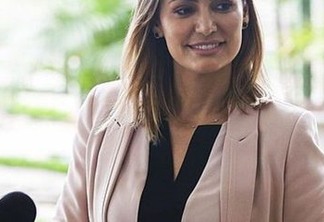 De origem humilde, futura primeira-dama do Brasil já trabalhou em supermercado