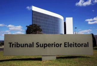 TSE julga improcedente ação do PT contra Bolsonaro e arquivo pedido de inelegibilidade