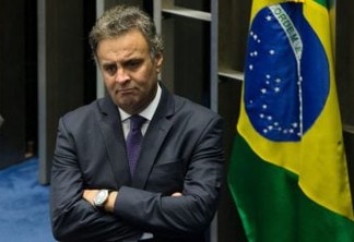 Aécio Neves é vaiado durante posse como deputado federal