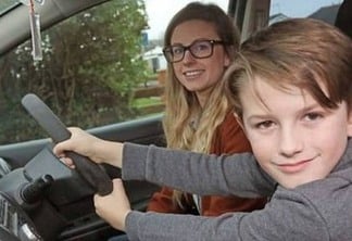 Mãe tem convulsão ao volante e garoto de 8 anos evita tragédia