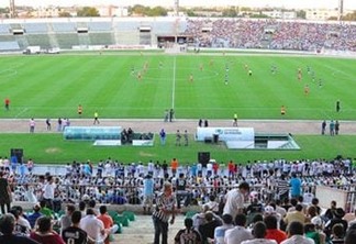 Reportagem da Folha destaca suspensão do programa Gol de Placa