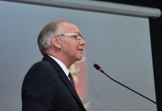 Em discurso de posse, Arnóbio Viana propõe um TCE indutor do desenvolvimento
