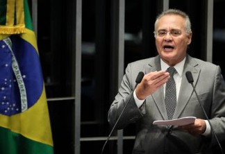 Senador Renan Calherios discursa ao deixar a liderança do PMDB .  Foto: Sérgio Lima/PODER 360