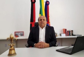 Na contra mão do Governo Federal, prefeito paraibano anuncia salário de R$ 1.016,00 para servidores municipais