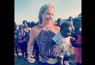 Angélica posa com bebê na África e fãs especulam adoção