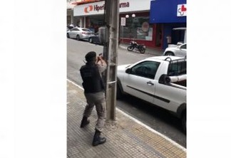 Homem faz assalto com reféns em farmácia de Campina Grande: VEJA VÍDEO