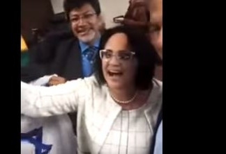 VEJA VÍDEO - Ministra Damares anuncia a nova era no Brasil: 'meninos vestem azul e meninas vestem rosa'