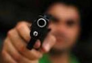 Assaltantes amarram e atiram em rapaz em Araçagi, na Paraíba