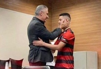 Sobrevivente de incêndio no Flamengo posta foto com Tite: 'Espero poder te reencontrar'
