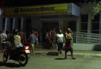 MADRUGADA DE TERROR: Bandidos explodem banco no Sertão da PB