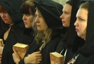 As bruxas que apoiam o presidente da Rússia, Vladimir Putin, com rituais e orações políticas