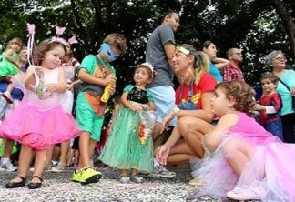 Carnaval com bebê só após os seis meses de vida, alerta a pediatra Ana Larissa Melo