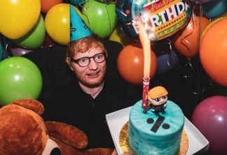 No Brasil, Ed Sheeran comemora aniversário em pizzaria e deixa funcionários impressionados com atitude