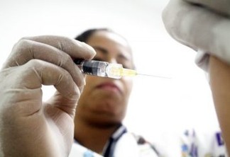Vacina atual contra gripe não combate vírus H3N2 e novo imunizante só chegará em abril, diz secretário, ao alertar para prevenção