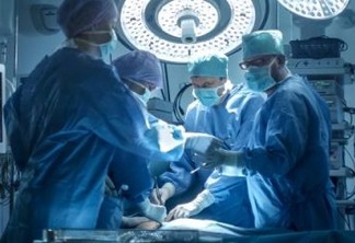 'MINHAS MEMÓRIAS SÃO ANGUSTIANTES': mulher acorda na mesa de operação
