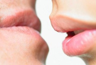 Saiba o que é a ‘doença do beijo’ e se previna para brincar o Carnaval com segurança