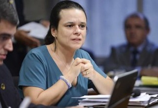 Janaina Paschoal defende Bebianno e critica demora de Bolsonaro