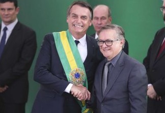Bolsonaro mandou ministro pedir desculpas e desfazer polêmica do hino