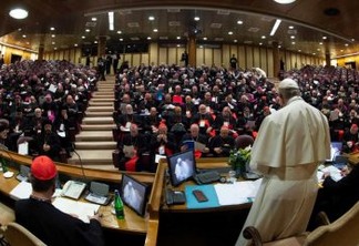 COMBATENDO O PROBLEMA NA IGREJA: Papa promete 'medidas concretas' contra abusos sexuais