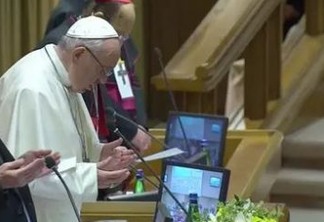 É hora de 'erradicar' pedofilia, diz Papa ao fim de cúpula