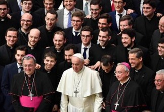 'Amigos do demônio', diz papa Francisco sobre críticos da igreja