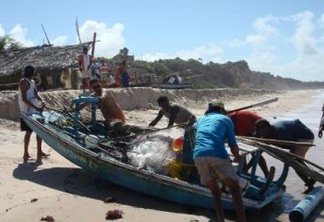 Prefeitura de Conde entrega novas caiçaras aos pescadores da Praia do Amor