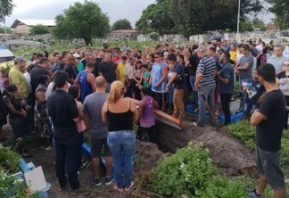 Corpo de taxista assassinado em briga de trânsito é enterrado em João Pessoa