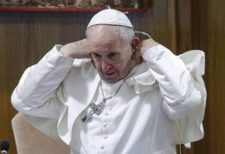 'TODO FEMINISMO ACABA SENDO UM MACHISMO DE SAIA' - Papa Francisco fala sobre presença de professora em reunião no Vaticano