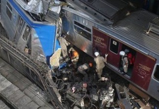 Colisão entre trens deixa sete feridos e maquinista fica preso em ferragens - VEJA VÍDEO