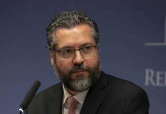 Ernesto Araújo critica FHC e diz que ex-presidente despreza o povo brasileiro