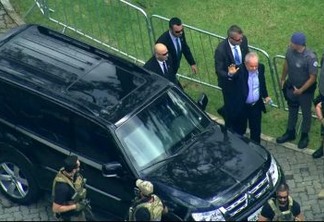 ESCOLTADO PELA POLICIA FEDERAL: ex-presidente Lula comparece ao velório do neto