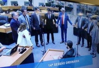 'AVE MARIA, CHEIA DE GRAÇA': Após acirramento, deputados fazem oração antes de iniciar sessão na ALPB