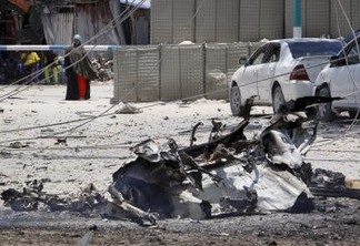 TERROR E CAOS: Ataques com carros-bombas matam vice-ministro e mais 10 na Somália