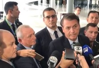 'TENHO FOTO COM MILHARES DE POLICIAIS': Bolsonaro diz que não conhece homem suspeito de matar Marielle