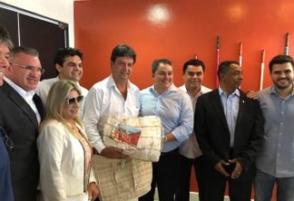Na Paraíba, políticos recepcionam ministro da Saúde Luiz Henrique Mandetta