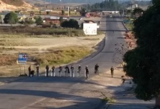 TENSÃO: Venezuela mantém bloqueio na fronteira com o Brasil pelo 14º dia