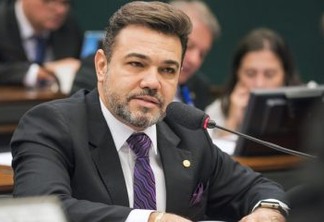'Mourão conspira contra Bolsonaro', diz Feliciano após impeachment ser vetado